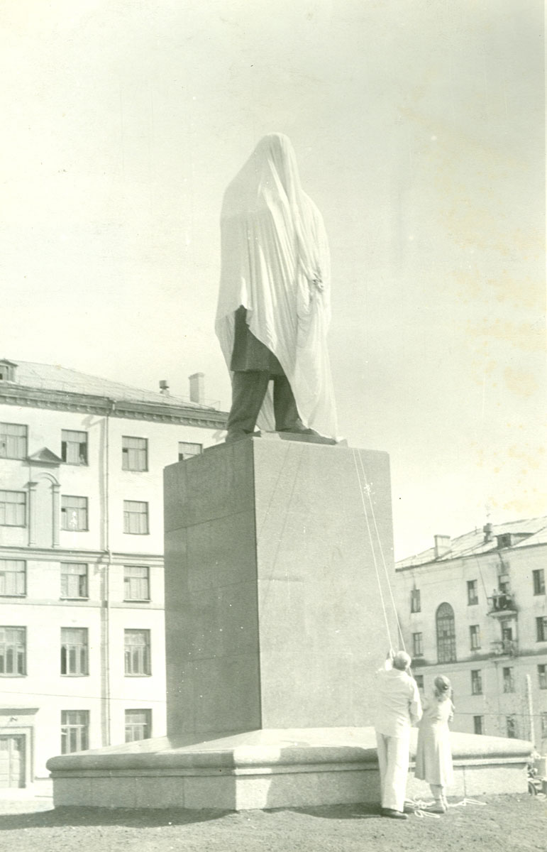 Торжественное открытие памятника Ленину